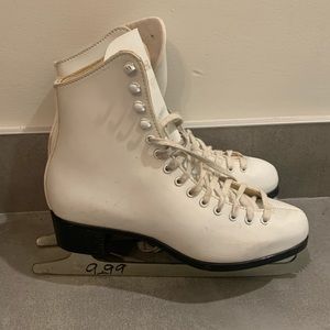 Women’s Figure Skates